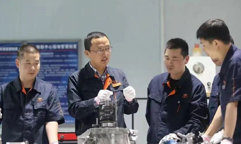 上半年，重慶青山銷售各類變速器59.55萬臺，完成年度目標的64.13%。營業收入完成進度目標的69.53%，利潤總額完成進度目標的63.11%。